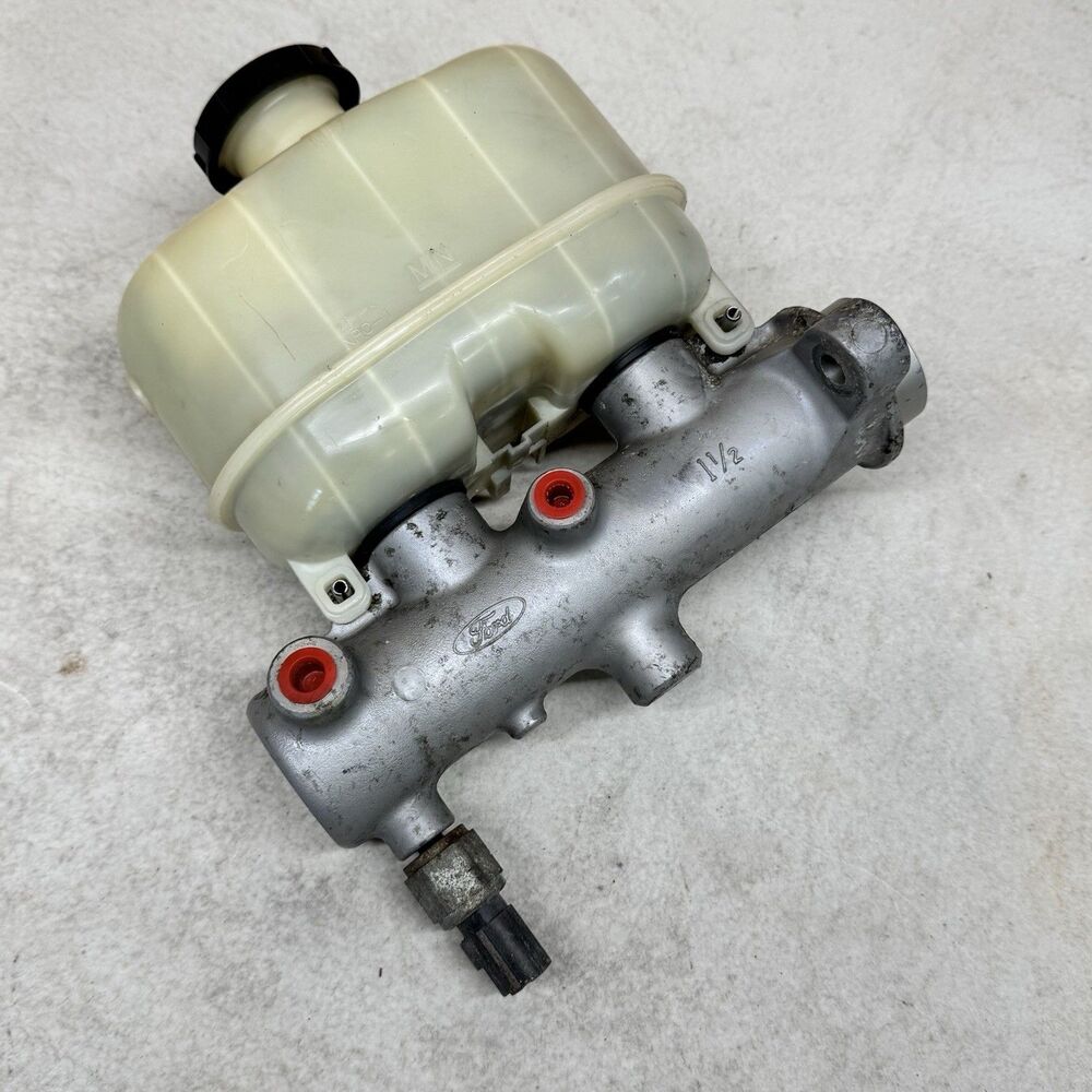 Brake Master Cylinder 2005-2007 Ford F-450 F-550 F-250 F-350 Super Duty - Used